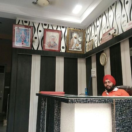 Hotel Silver Palace Delhi  Eksteriør billede